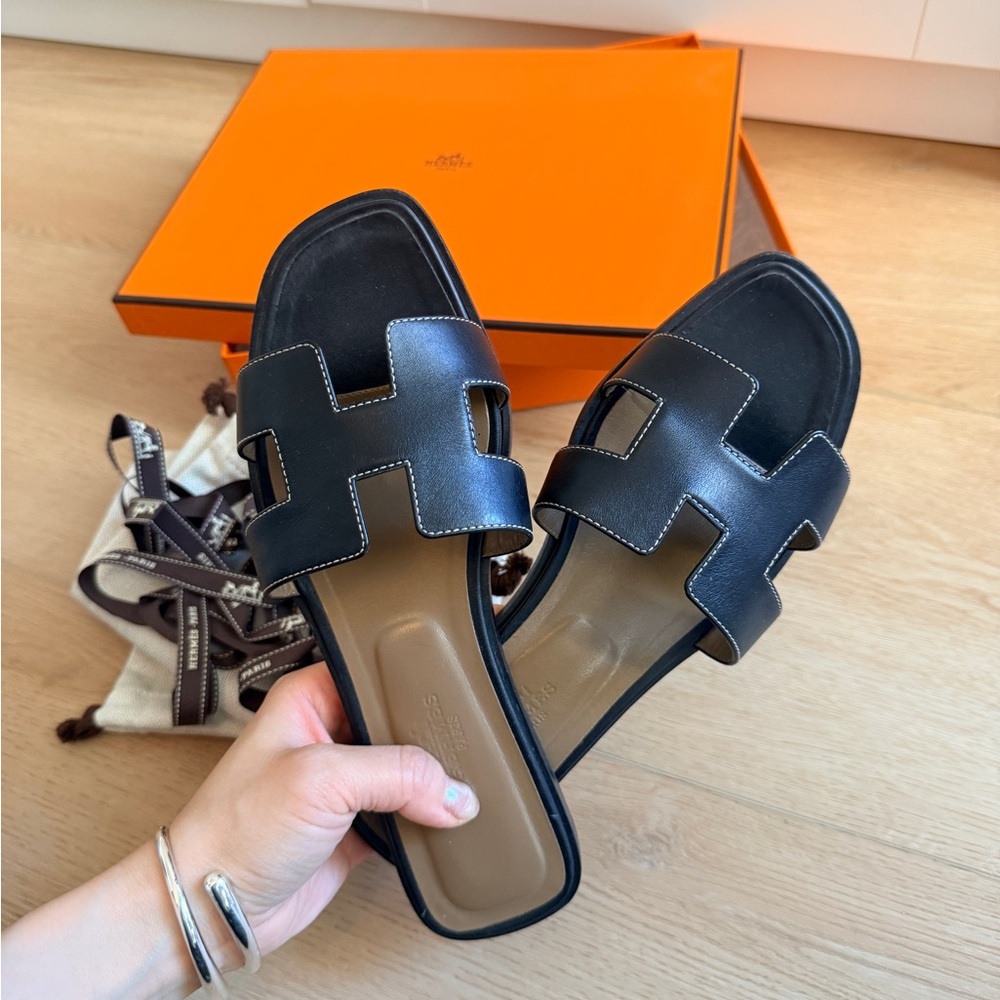 Authentic Hermes Oran Sandals - Black - 38.5 (Fits 7.5!)